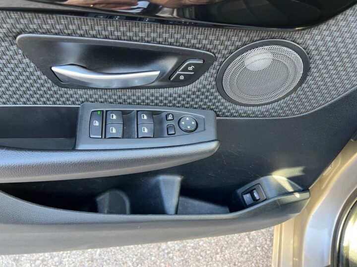 Abbildung Fahrzeugdetailansicht BMW 218 - Nr. 28