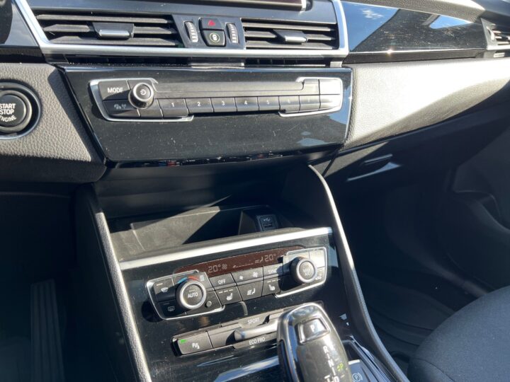 Abbildung Fahrzeugdetailansicht BMW 218 - Nr. 24