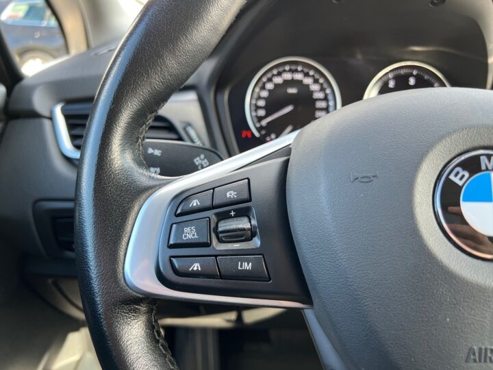 Abbildung Fahrzeugdetailansicht BMW 218 - Nr. 38