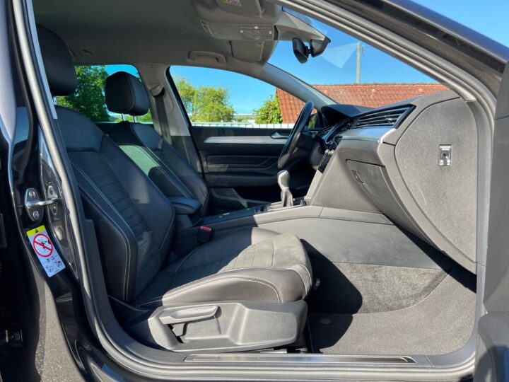 Abbildung Fahrzeugdetailansicht Volkswagen Passat Variant - Nr. 33
