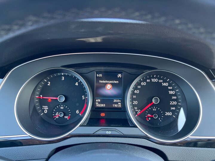 Abbildung Fahrzeugdetailansicht Volkswagen Passat Variant - Nr. 16