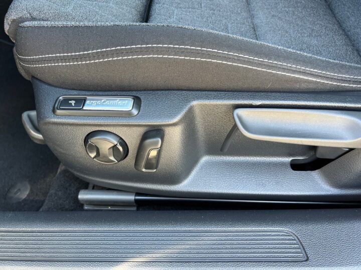 Abbildung Fahrzeugdetailansicht Volkswagen Passat Variant - Nr. 32