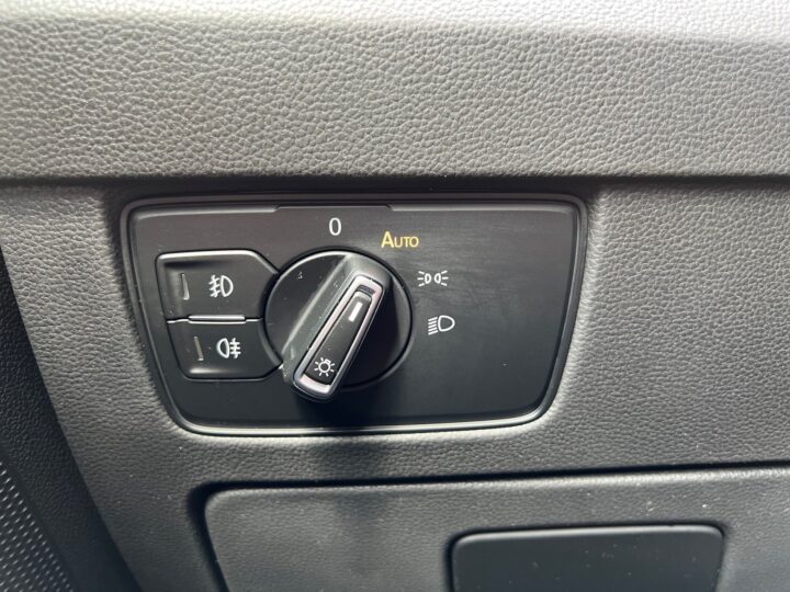 Abbildung Fahrzeugdetailansicht Volkswagen Passat Variant - Nr. 43
