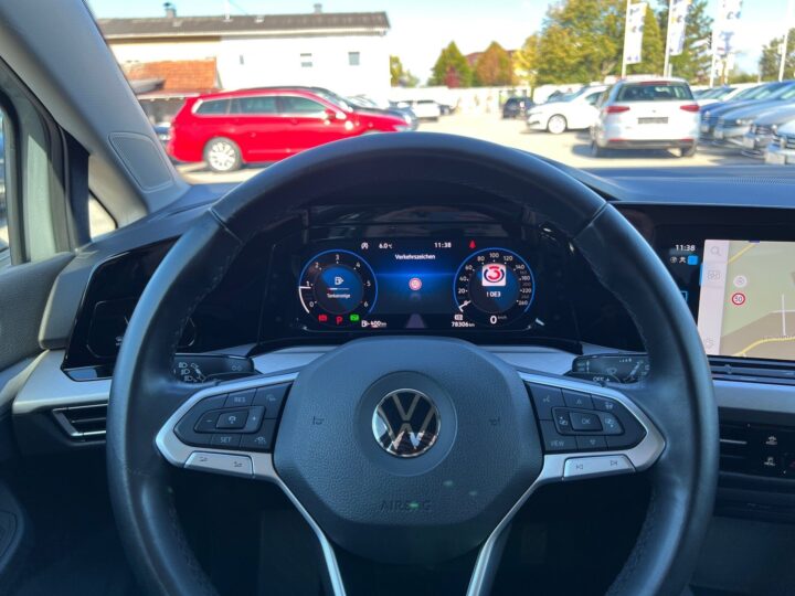 Abbildung Fahrzeugdetailansicht Volkswagen Golf Variant - Nr. 15