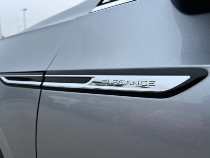 Abbildung Fahrzeugdetailansicht Volkswagen Arteon - Nr. 41