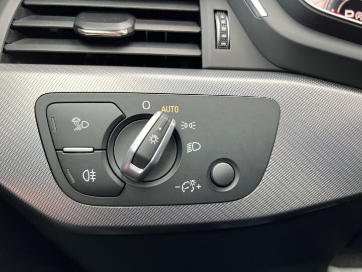 Abbildung Fahrzeugdetailansicht Audi A4 - Nr. 42