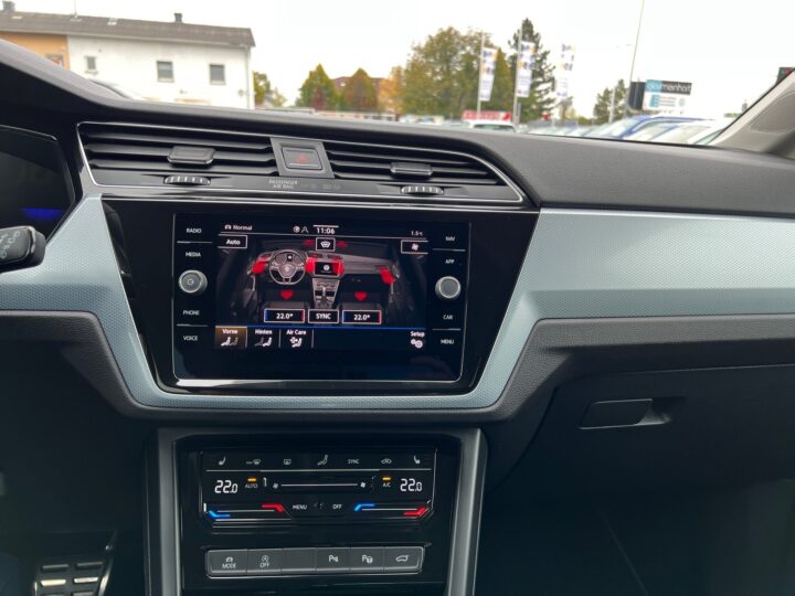 Abbildung Fahrzeugdetailansicht Volkswagen Touran - Nr. 24