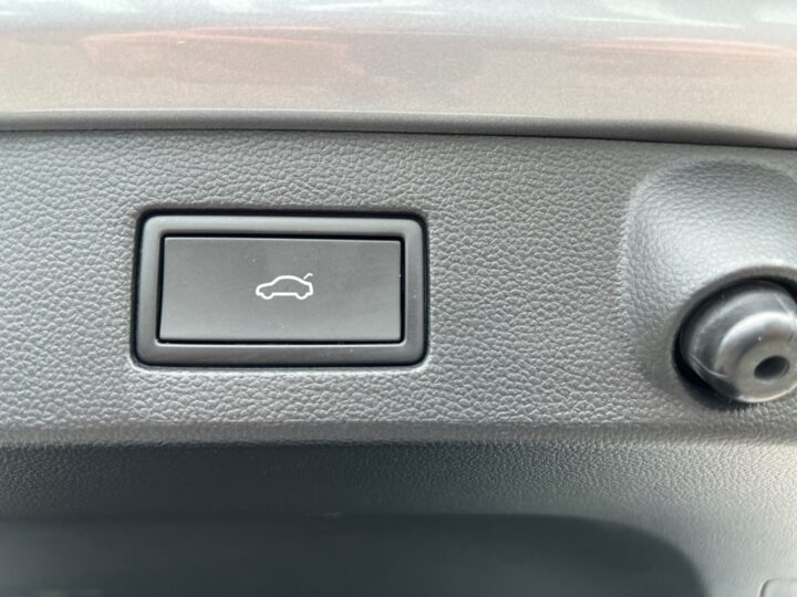 Abbildung Fahrzeugdetailansicht Volkswagen Arteon - Nr. 38