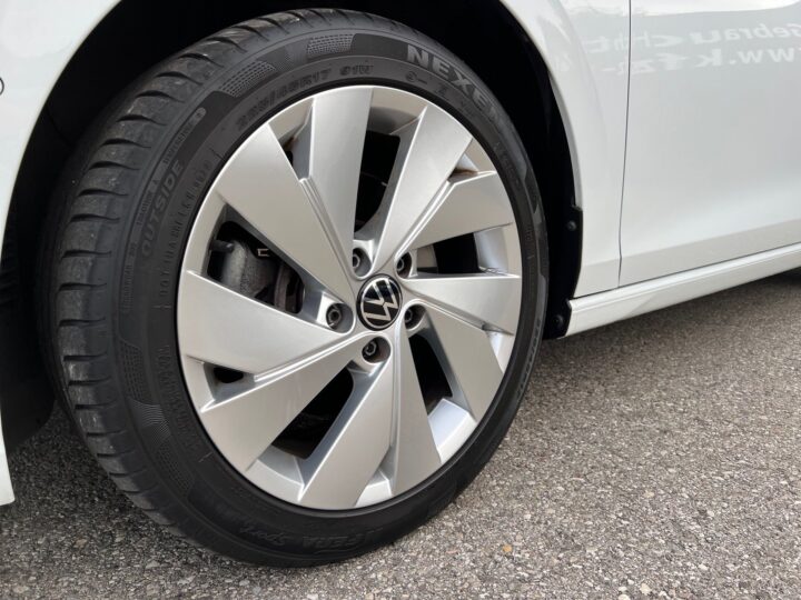 Abbildung Fahrzeugdetailansicht Volkswagen Golf Variant - Nr. 37