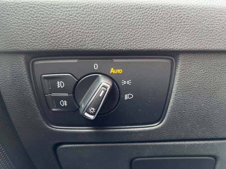 Abbildung Fahrzeugdetailansicht Volkswagen Passat Variant - Nr. 43