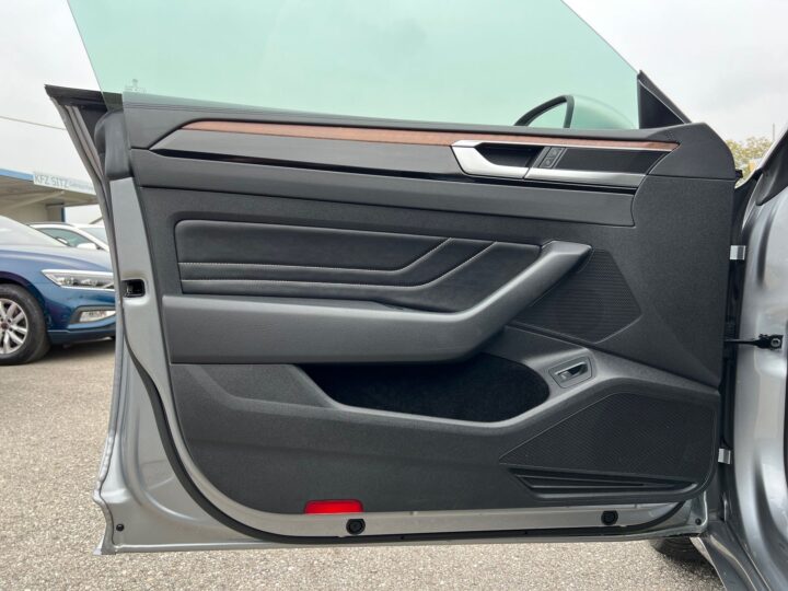 Abbildung Fahrzeugdetailansicht Volkswagen Arteon - Nr. 30
