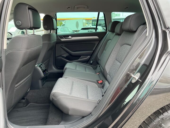 Abbildung Fahrzeugdetailansicht Volkswagen Passat Variant - Nr. 13