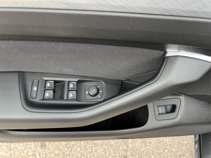 Abbildung Fahrzeugdetailansicht Volkswagen Passat Variant - Nr. 31