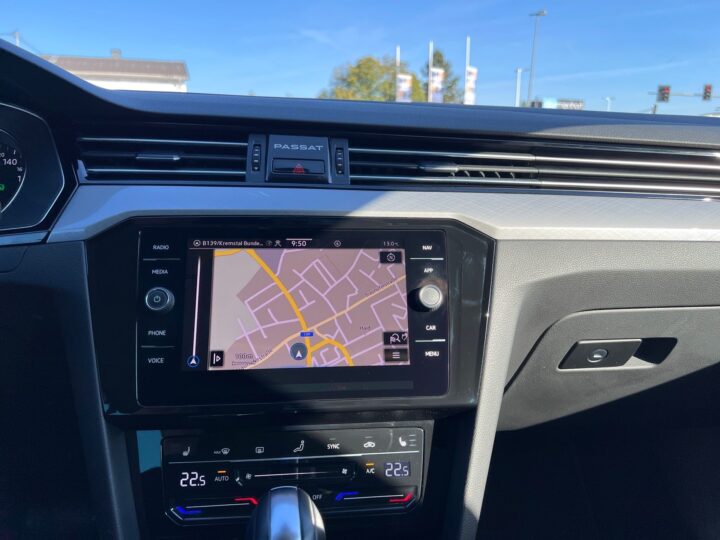 Abbildung Fahrzeugdetailansicht Volkswagen Passat Variant - Nr. 25