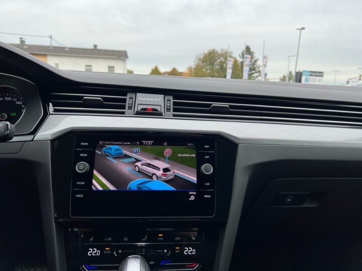 Abbildung Fahrzeugdetailansicht Volkswagen Passat Variant - Nr. 23