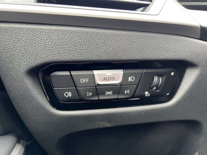 Abbildung Fahrzeugdetailansicht BMW 318 - Nr. 44