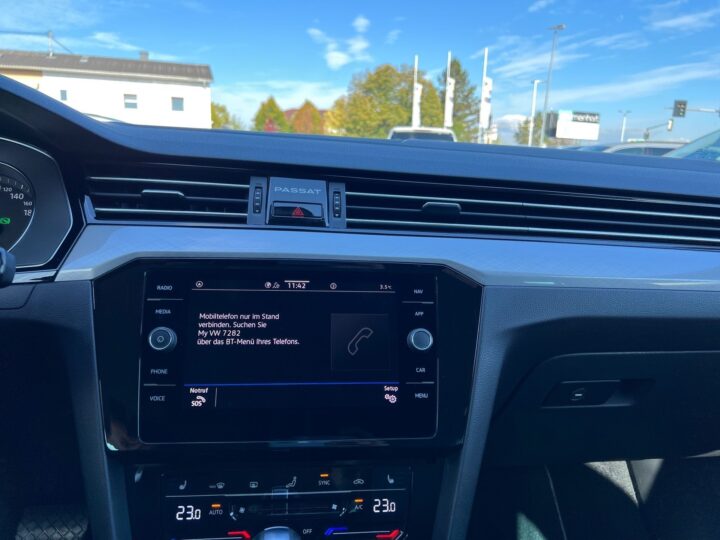 Abbildung Fahrzeugdetailansicht Volkswagen Passat Variant - Nr. 22