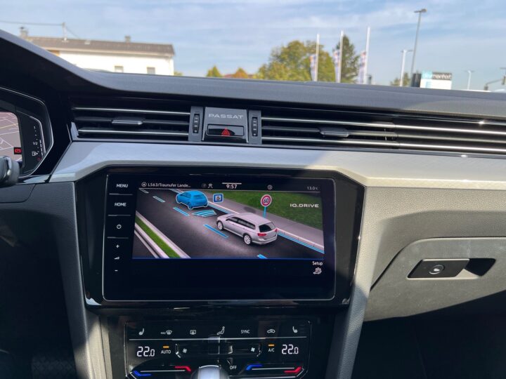Abbildung Fahrzeugdetailansicht Volkswagen Passat Variant - Nr. 23