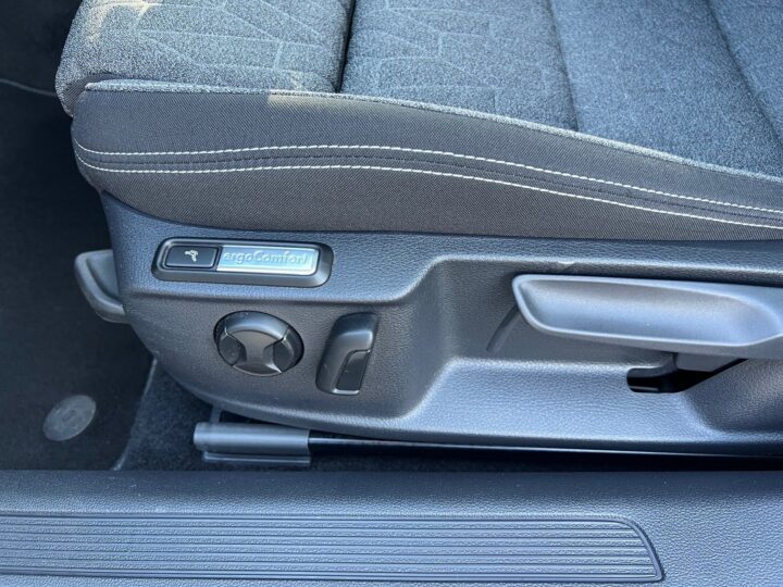 Abbildung Fahrzeugdetailansicht Volkswagen Passat Variant - Nr. 32