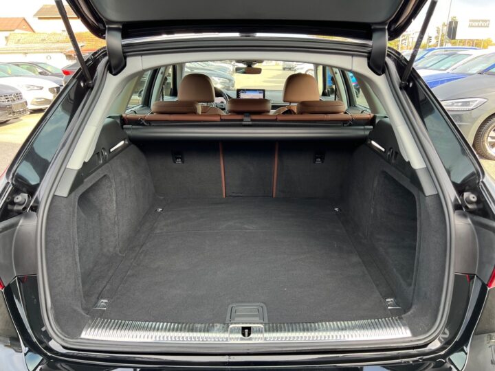Abbildung Fahrzeugdetailansicht Audi A4 - Nr. 14