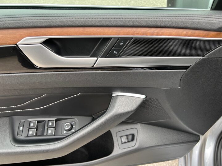 Abbildung Fahrzeugdetailansicht Volkswagen Arteon - Nr. 31