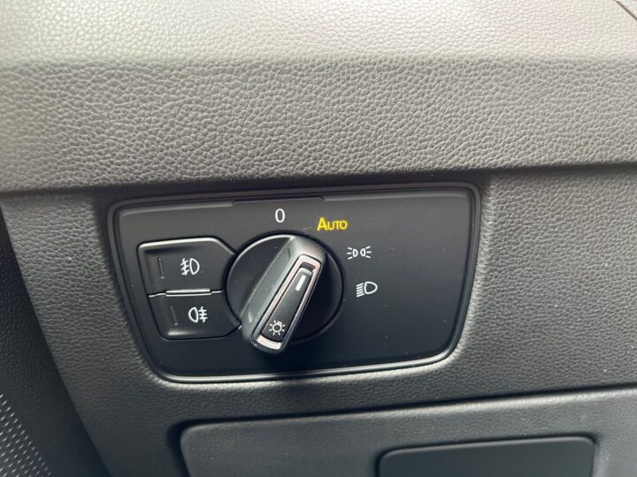 Abbildung Fahrzeugdetailansicht Volkswagen Passat Variant - Nr. 43