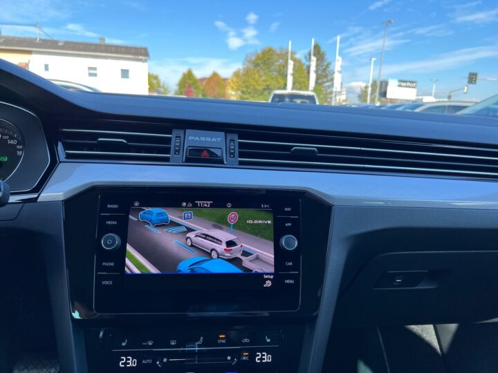 Abbildung Fahrzeugdetailansicht Volkswagen Passat Variant - Nr. 23