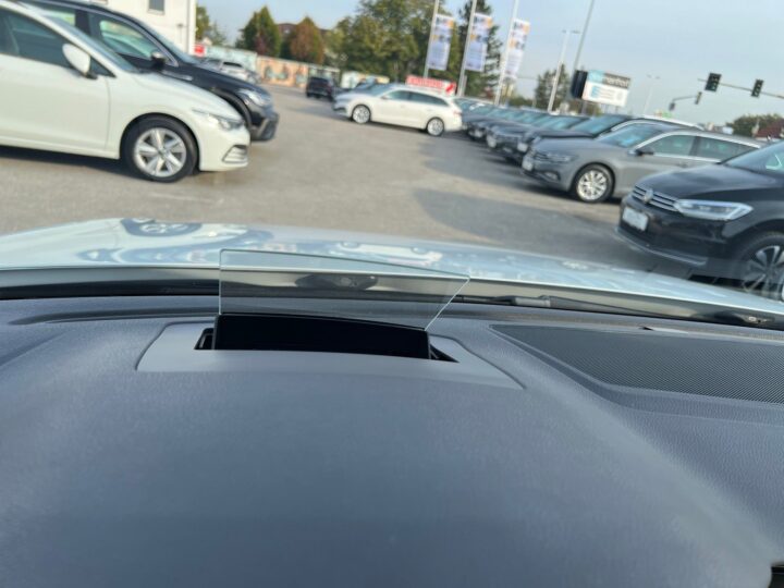 Abbildung Fahrzeugdetailansicht Volkswagen Passat Variant - Nr. 42