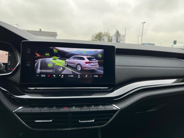 Abbildung Fahrzeugdetailansicht Skoda Octavia - Nr. 23