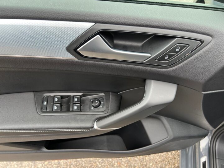 Abbildung Fahrzeugdetailansicht Volkswagen Touran - Nr. 31