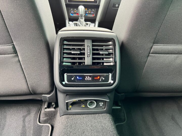 Abbildung Fahrzeugdetailansicht Volkswagen Passat Variant - Nr. 33