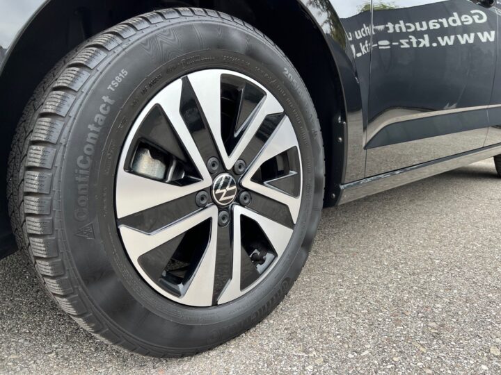 Abbildung Fahrzeugdetailansicht Volkswagen Touran - Nr. 37