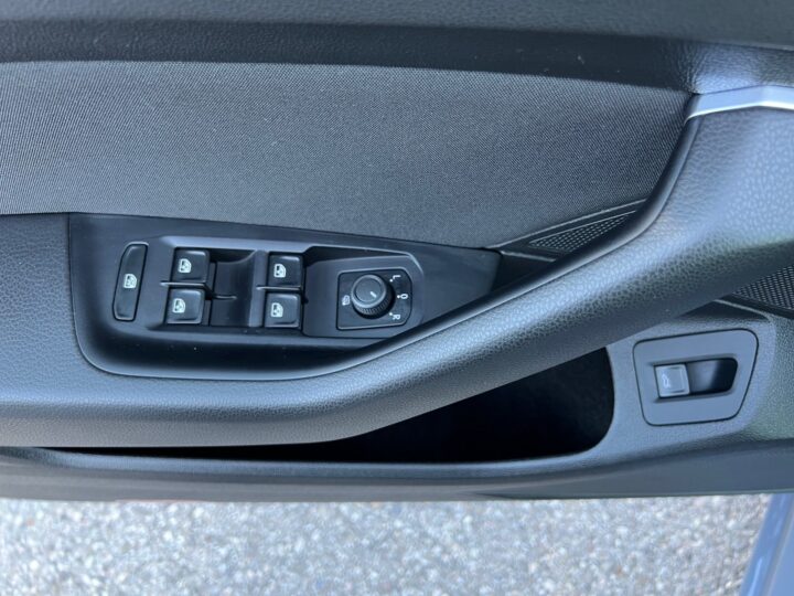Abbildung Fahrzeugdetailansicht Volkswagen Passat Variant - Nr. 31