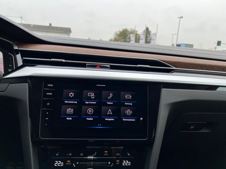 Abbildung Fahrzeugdetailansicht Volkswagen Arteon - Nr. 18