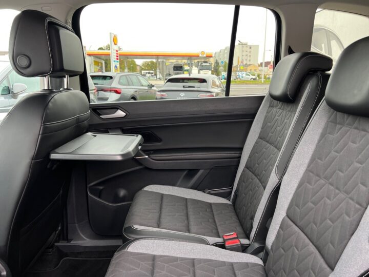 Abbildung Fahrzeugdetailansicht Volkswagen Touran - Nr. 33