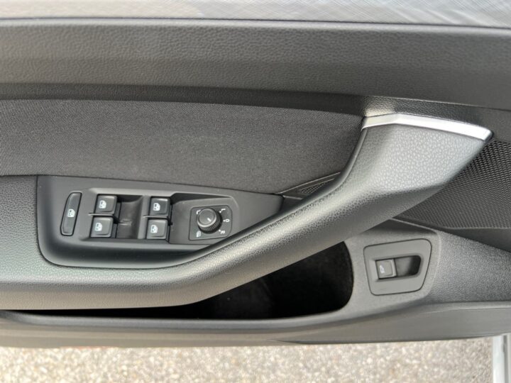 Abbildung Fahrzeugdetailansicht Volkswagen Passat Variant - Nr. 31