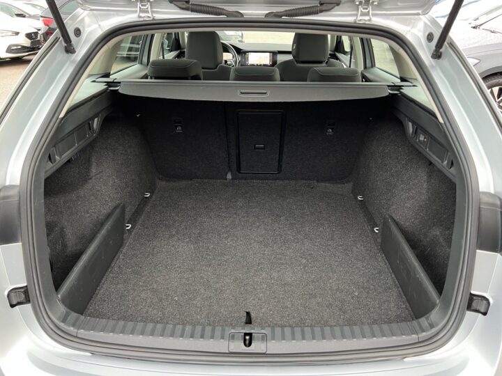 Abbildung Fahrzeugdetailansicht Skoda Octavia - Nr. 14
