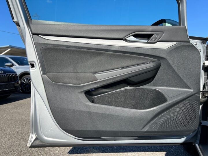 Abbildung Fahrzeugdetailansicht Volkswagen Golf Variant - Nr. 30