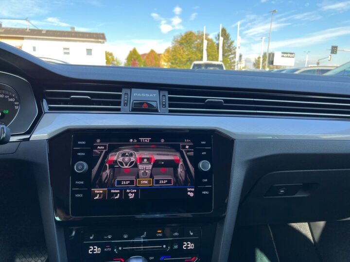 Abbildung Fahrzeugdetailansicht Volkswagen Passat Variant - Nr. 24