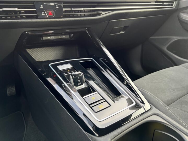 Abbildung Fahrzeugdetailansicht Volkswagen Golf Variant - Nr. 29