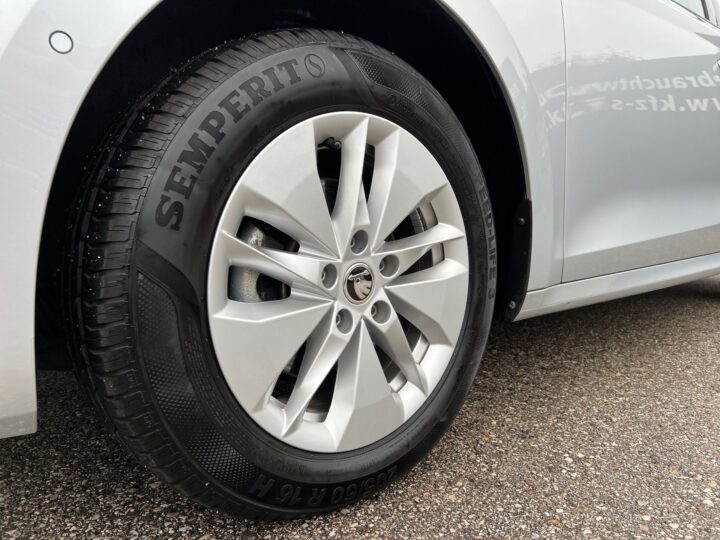 Abbildung Fahrzeugdetailansicht Skoda Octavia - Nr. 37