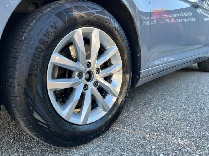 Abbildung Fahrzeugdetailansicht Volkswagen Passat Variant - Nr. 37