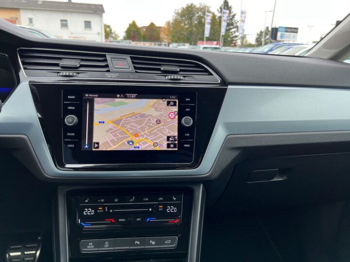 Abbildung Fahrzeugdetailansicht Volkswagen Touran - Nr. 25