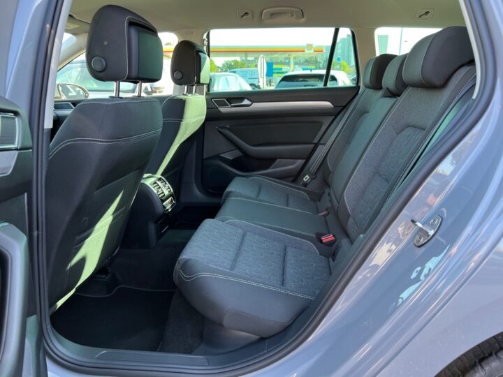 Abbildung Fahrzeugdetailansicht Volkswagen Passat Variant - Nr. 13