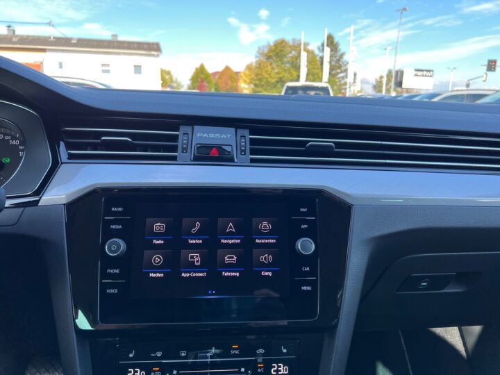 Abbildung Fahrzeugdetailansicht Volkswagen Passat Variant - Nr. 18
