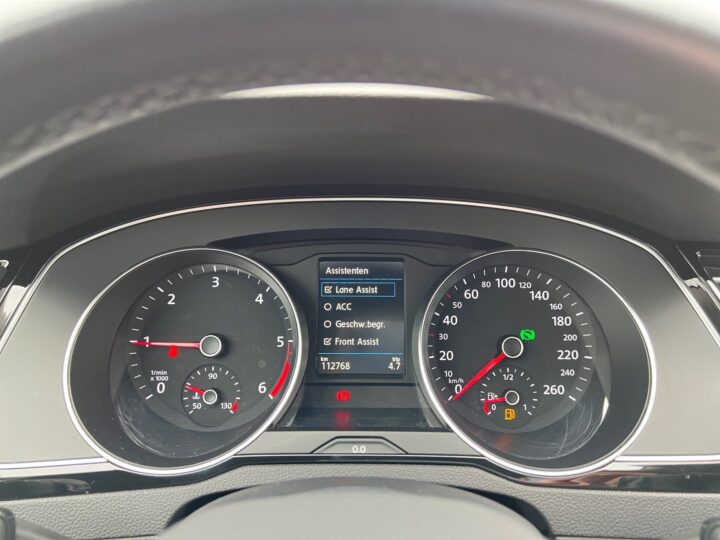 Abbildung Fahrzeugdetailansicht Volkswagen Passat Variant - Nr. 17