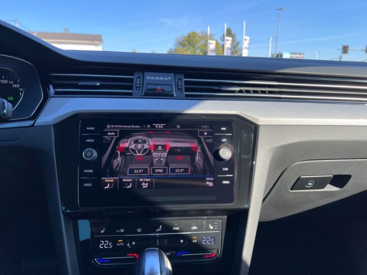 Abbildung Fahrzeugdetailansicht Volkswagen Passat Variant - Nr. 24