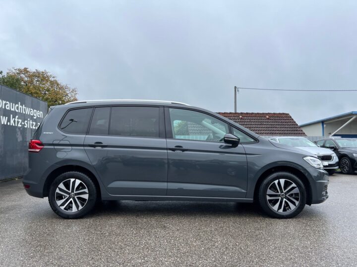 Abbildung Fahrzeugdetailansicht Volkswagen Touran - Nr. 1