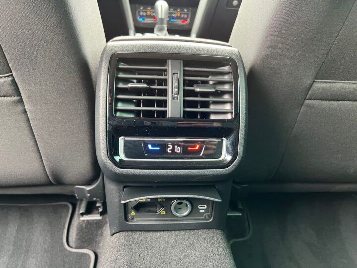 Abbildung Fahrzeugdetailansicht Volkswagen Passat Variant - Nr. 33
