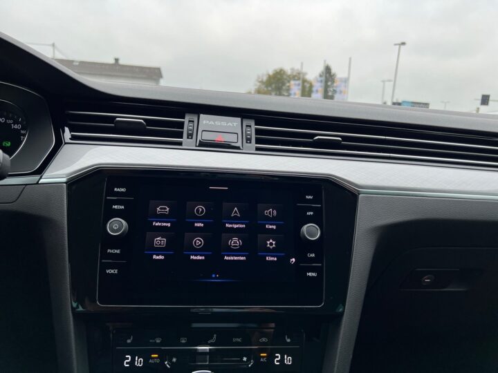 Abbildung Fahrzeugdetailansicht Volkswagen Passat Variant - Nr. 18
